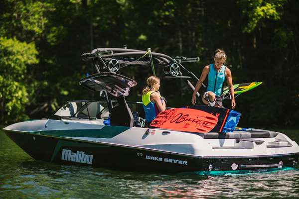 Malibu-21-MLX-Wakeboarding-3