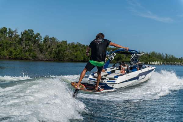 Malibu-M240-For-The-Best-Wakes-And-Waves